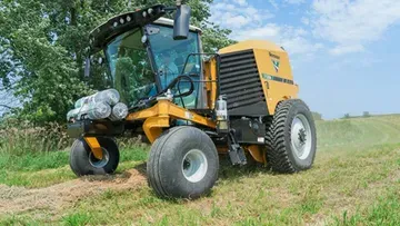 Vermeer представил небольшой самоходный рулонный пресс-подборщик ZR-4S